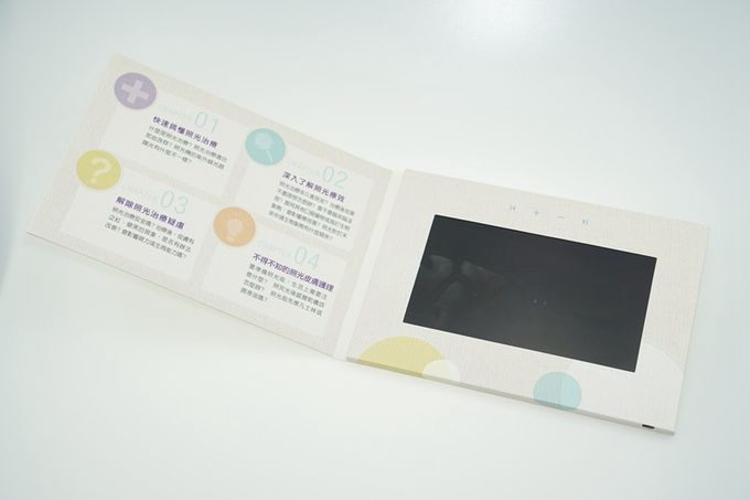 Προσαρμοσμένο Videopak Hardcover 7 ψηφιακό LCD τηλεοπτικό βίντεο φυλλάδιων ίντσας στο βίντεο ΟΘΌΝΗΣ 1080P ΔΙΕΘΝΏΝ ΕΙΔΗΣΕΟΓΡΑΦΙΚΏΝ ΠΡΑΚΤΟΡΕΊΩΝ φακέλλων