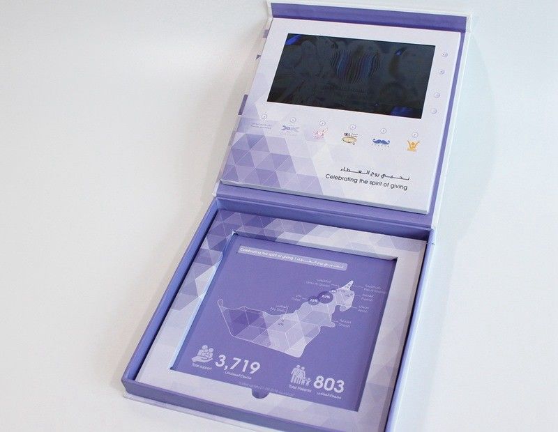 8GB τηλεοπτική φυλλάδιων εκτύπωση χρώματος καρτών CMYK πλήρης με την μπαταρία 2000mAh